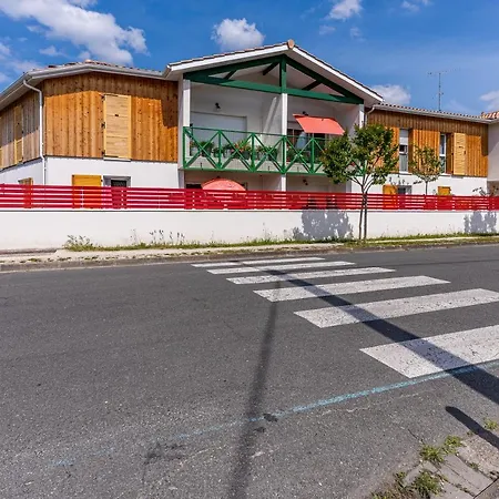 De Standing Apartment